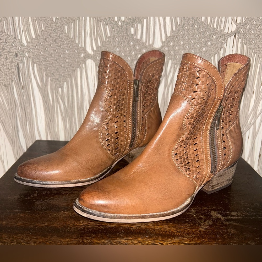 🤠Seychelles Leather Distressed Woven Booties🤠 - Picture 6 of 10